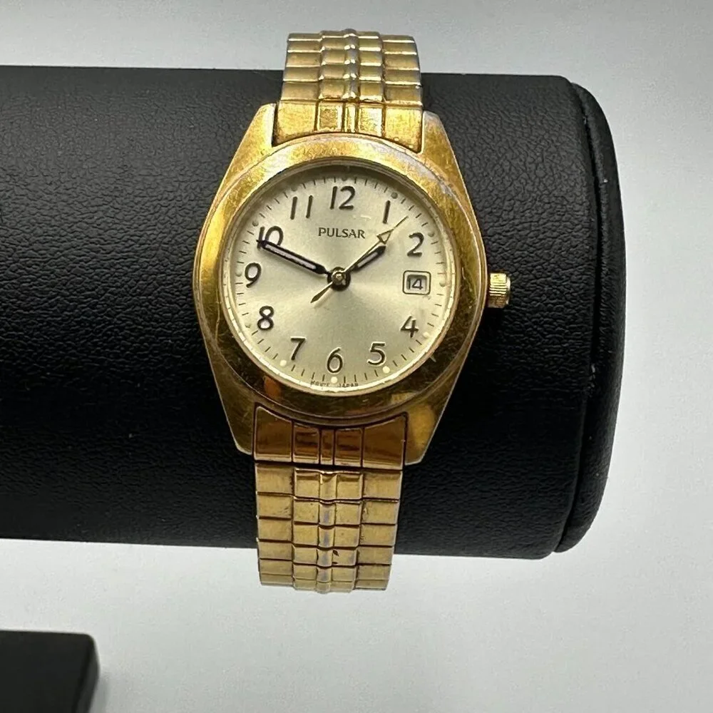 Pulsar Watch Women Gold Tone Round Easy To Read Dial Date Window